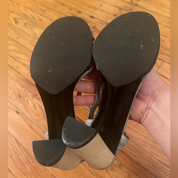 ICONIC GUCCI T STRAP HEELS SANDALS SIZE 8 - Picture 13 of 16